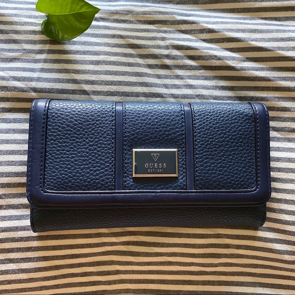 Guess Trifold Wallet